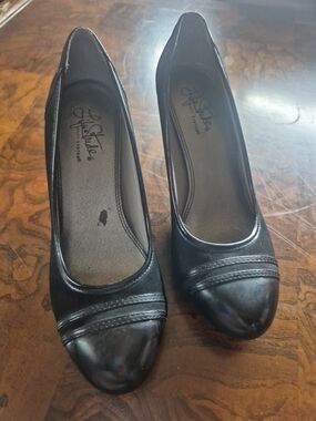 Life Stride Black Women's Classic Round-Toe Flats
